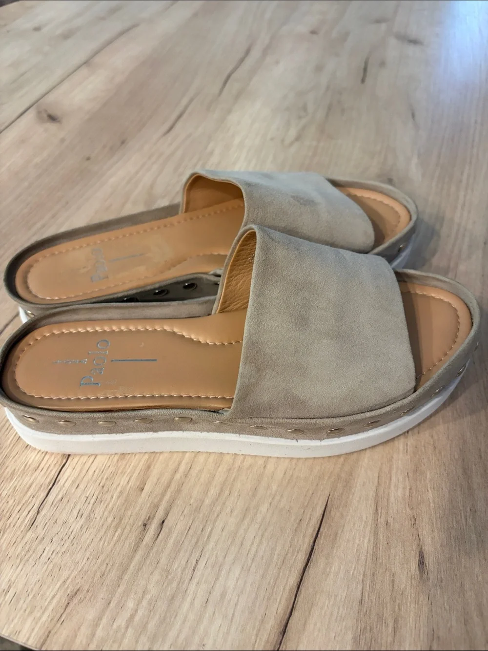 PAOLO TAUPE GRAY SUEDE STUDDED PLATFORM SLUDE SANDALS SIZE 6